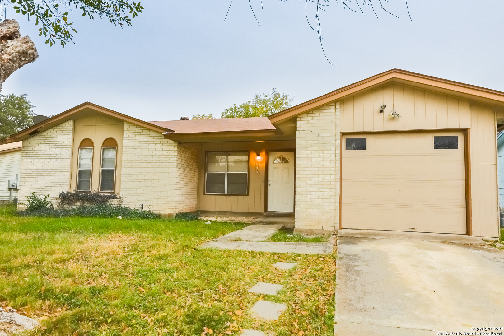 209 Royal Drive Converse TX 78109