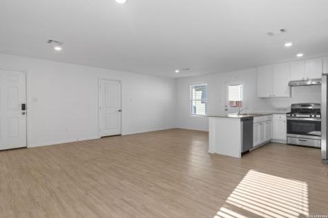 13551 Barton Cove San Antonio TX 78253