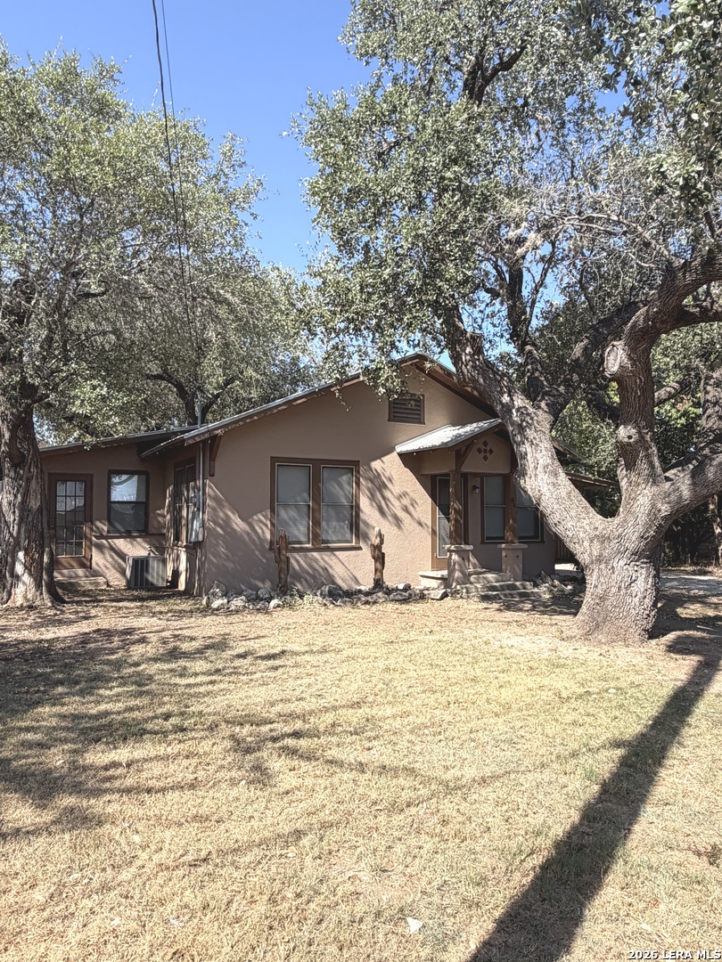 611 13th Street Bandera TX 78003