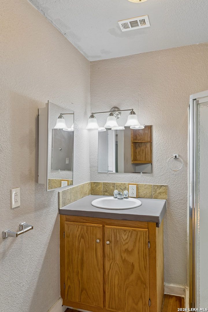 1025 W Craig Place San Antonio TX 78201