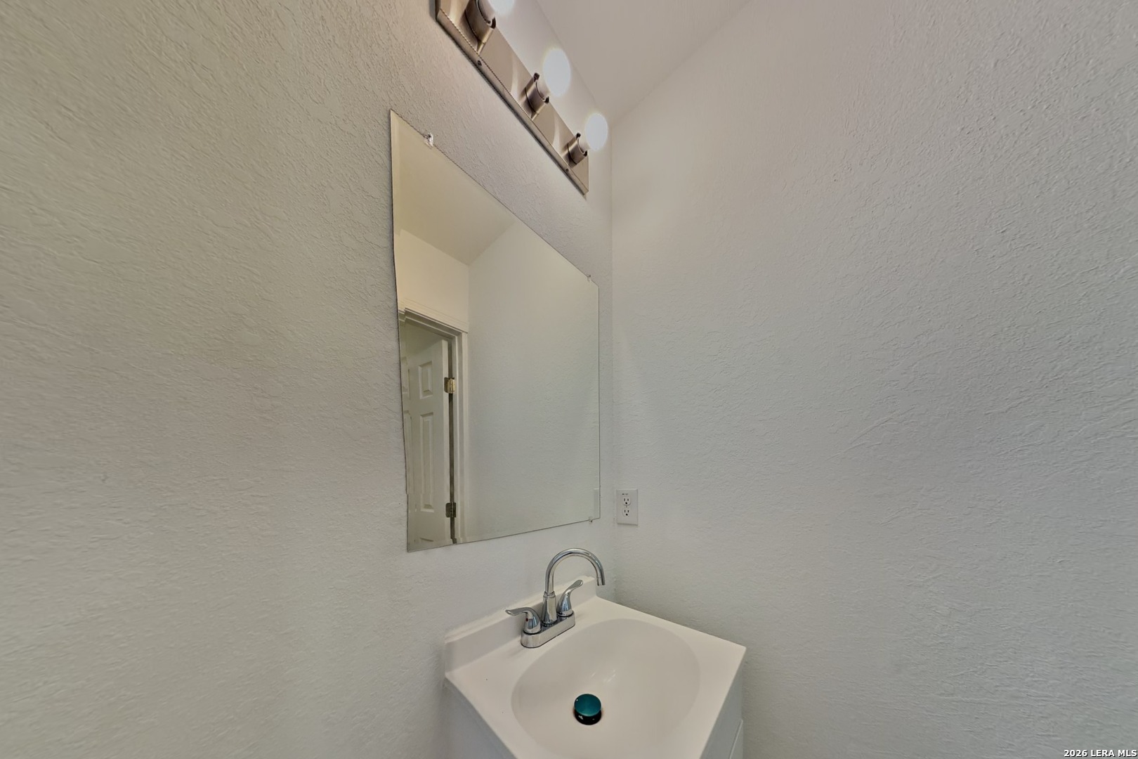 3034 W Salinas San Antonio TX 78207