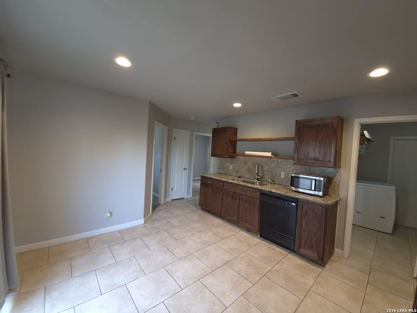 6818 Eden Grove Drive Converse TX 78109