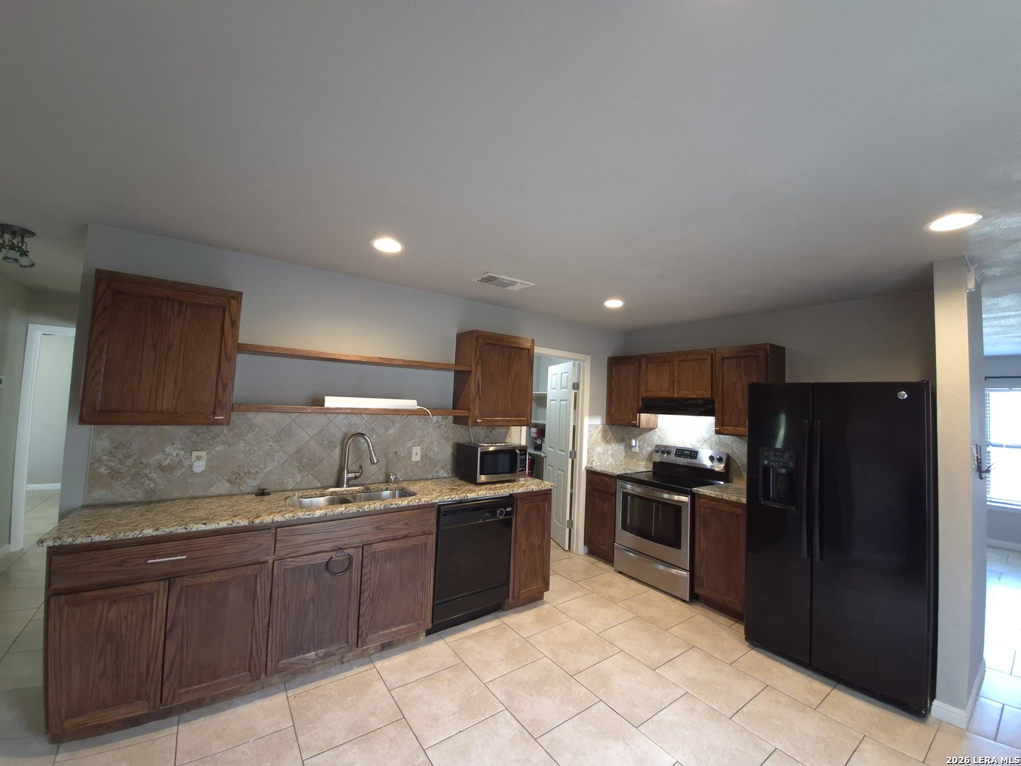 6818 Eden Grove Drive Converse TX 78109