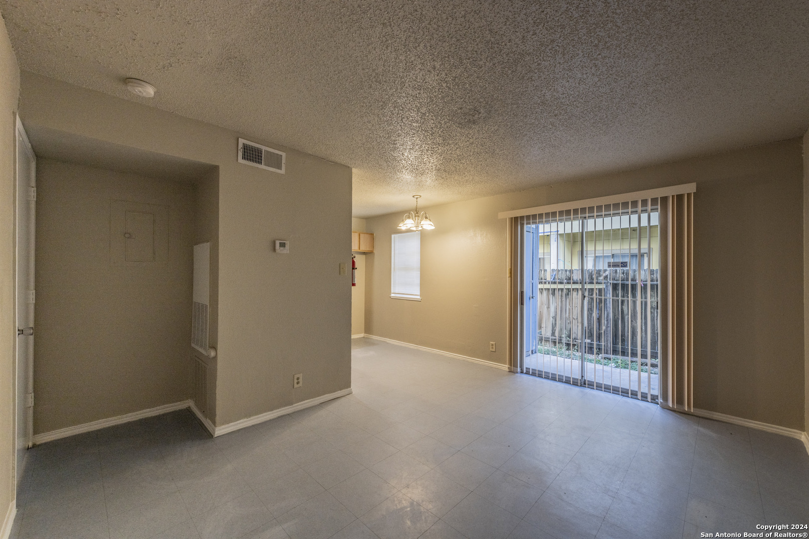 1634 W Woodlawn San Antonio TX 78201