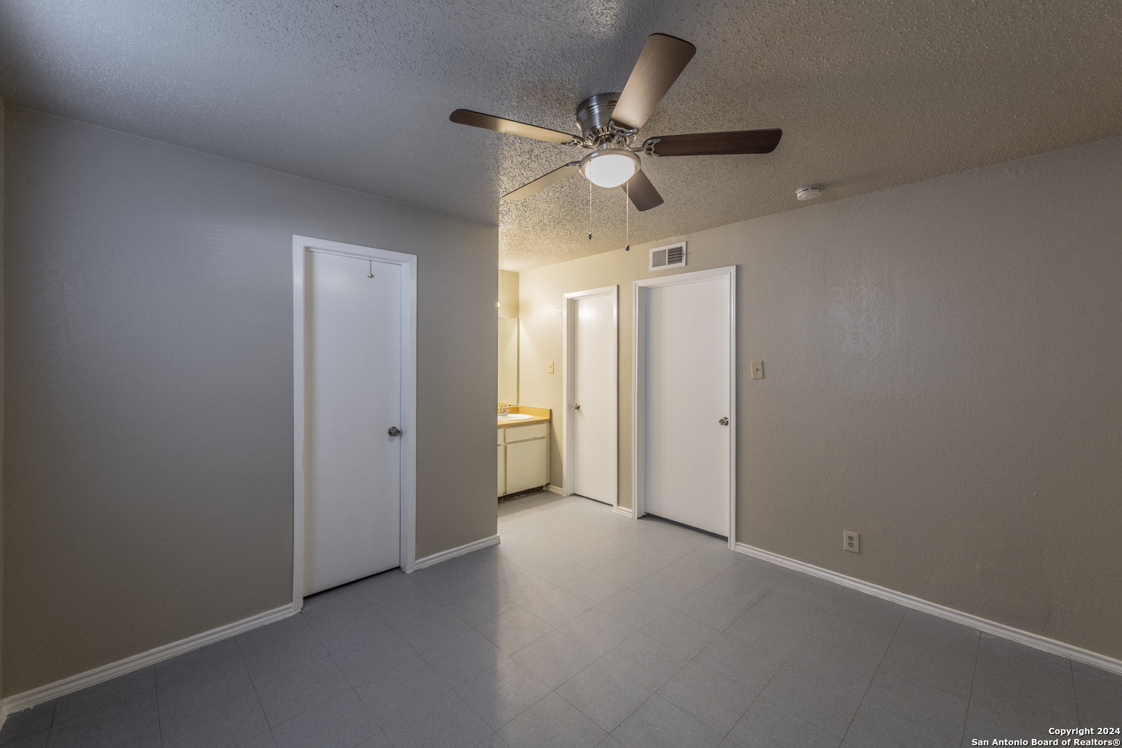 1634 W Woodlawn San Antonio TX 78201