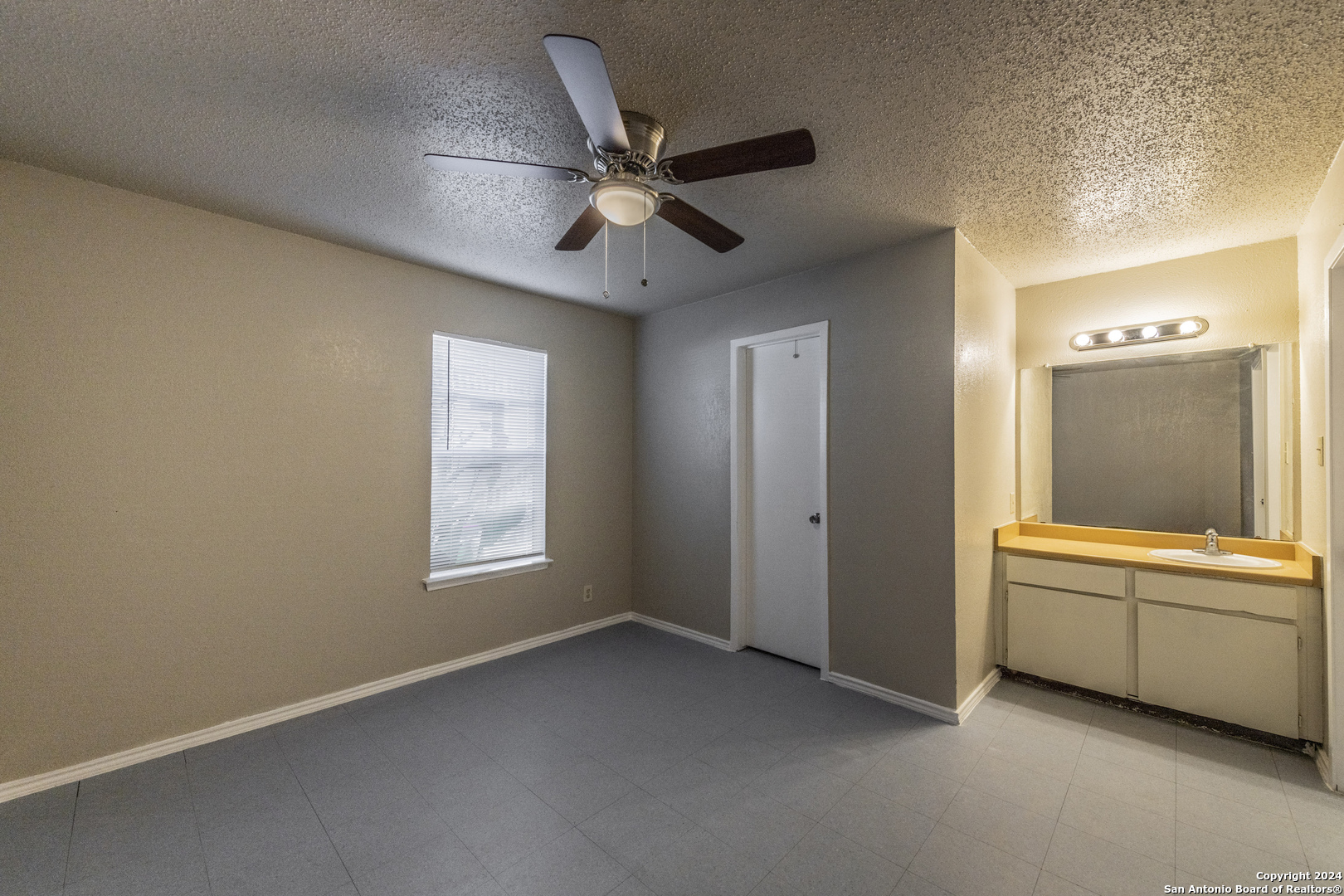 1634 W Woodlawn San Antonio TX 78201
