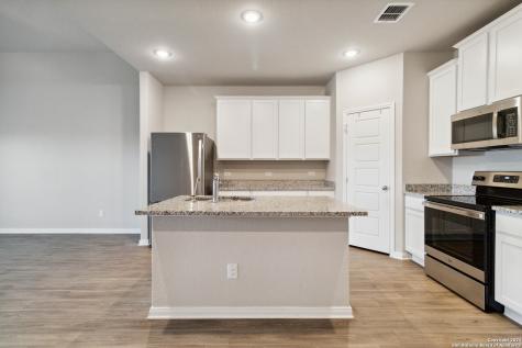 1033 Windflower New Braunfels TX 78130