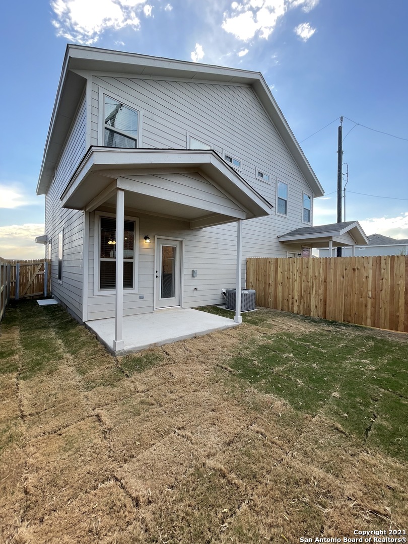 2207 Lynwood Bend San Antonio TX 78245