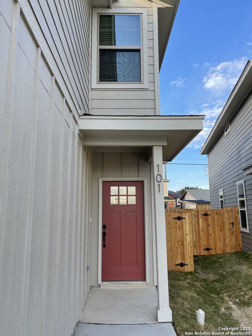2207 Lynwood Bend San Antonio TX 78245