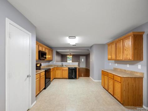 107 Venezia San Antonio TX 78253