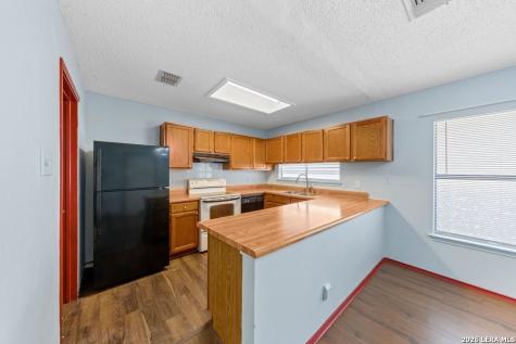 7919 Wayside Trail San Antonio TX 78244