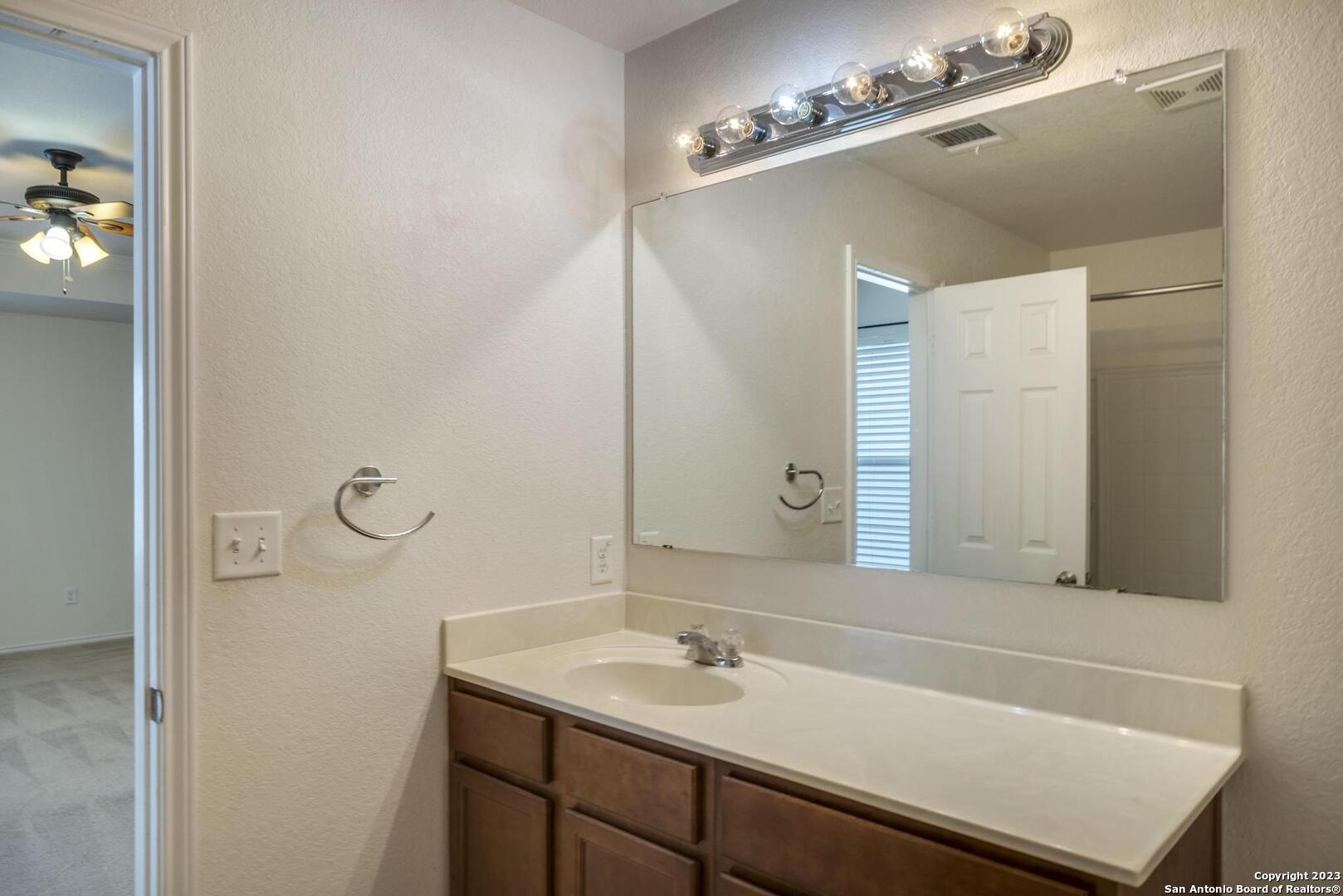 9539 Lookover Bay Converse TX 78109