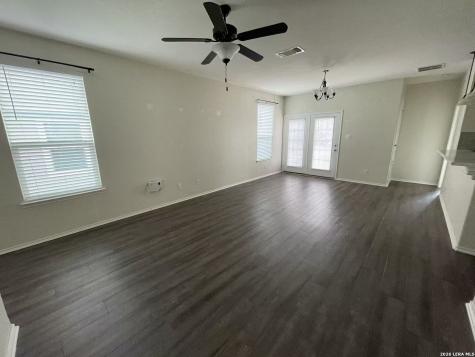 513 Dusty Emerald Universal City TX 78148