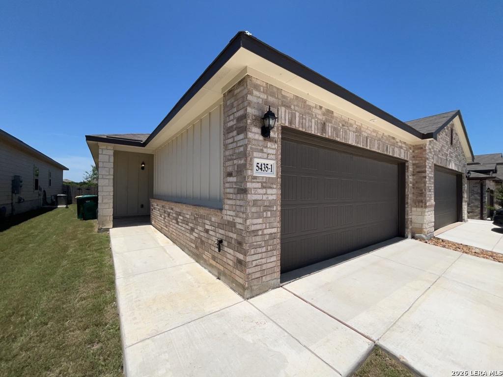 5435 Devils Gate Converse TX 78109