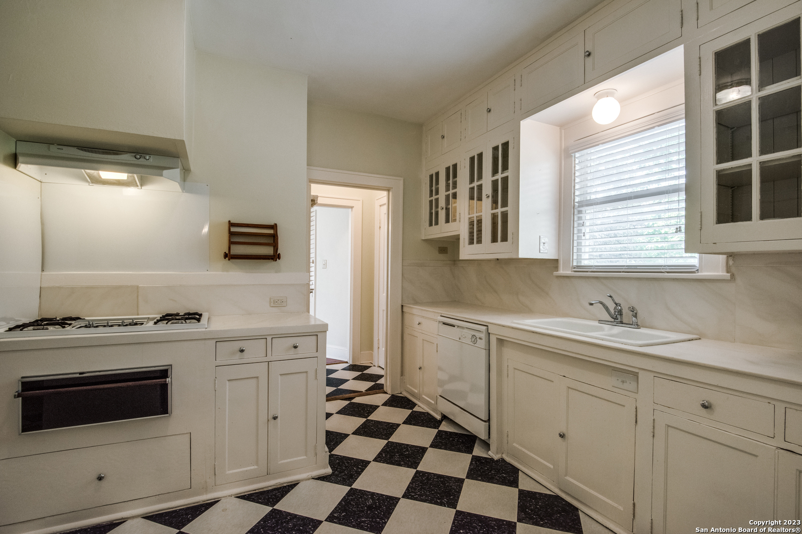 242 W Huisache San Antonio TX 78212