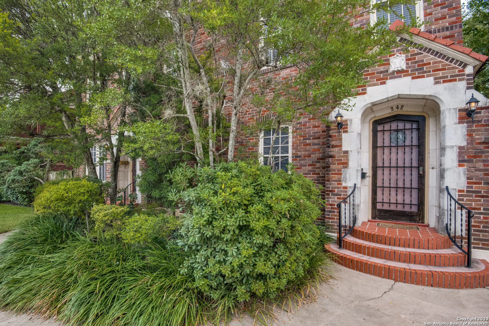 242 W Huisache San Antonio TX 78212