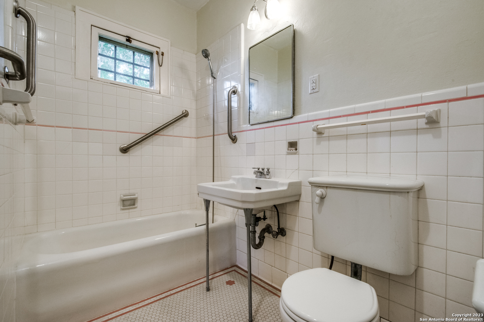 242 W Huisache San Antonio TX 78212