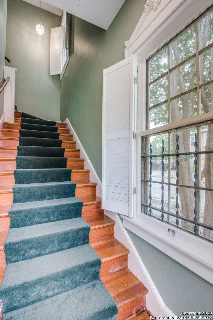 242 W Huisache San Antonio TX 78212
