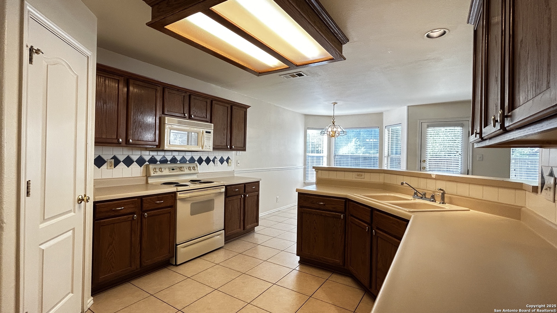6107 Lakeview Court San Antonio TX 78249