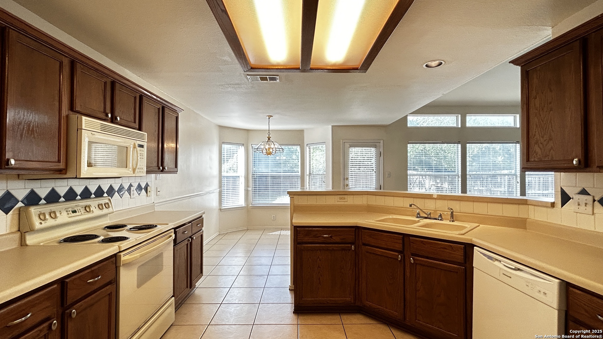 6107 Lakeview Court San Antonio TX 78249