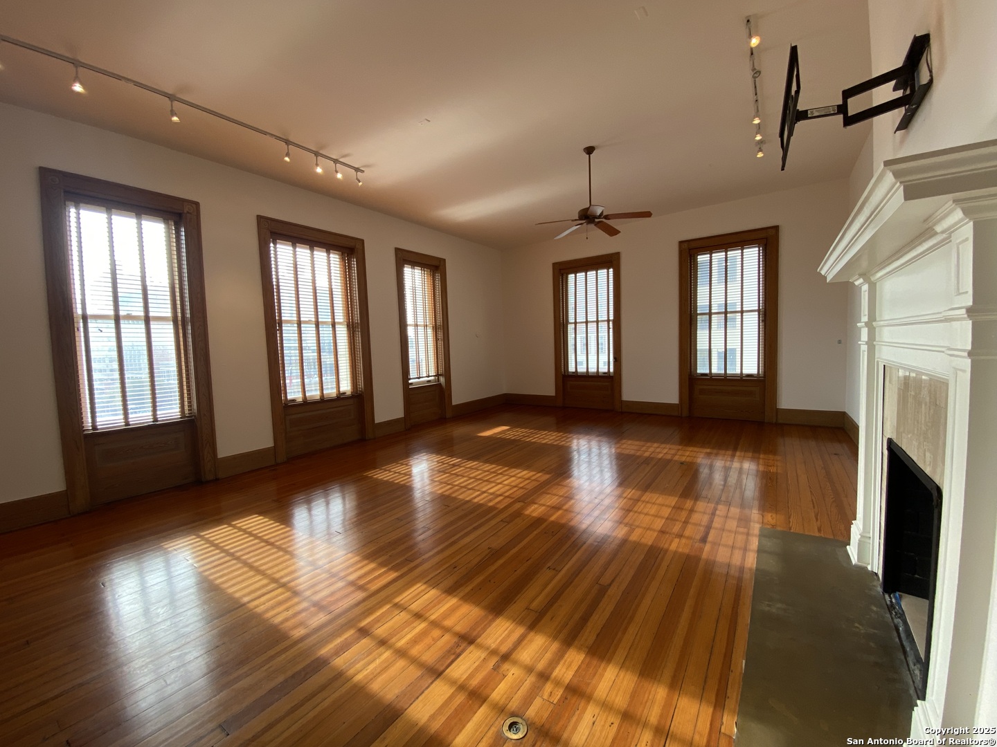 235 E Commerce San Antonio TX 78205