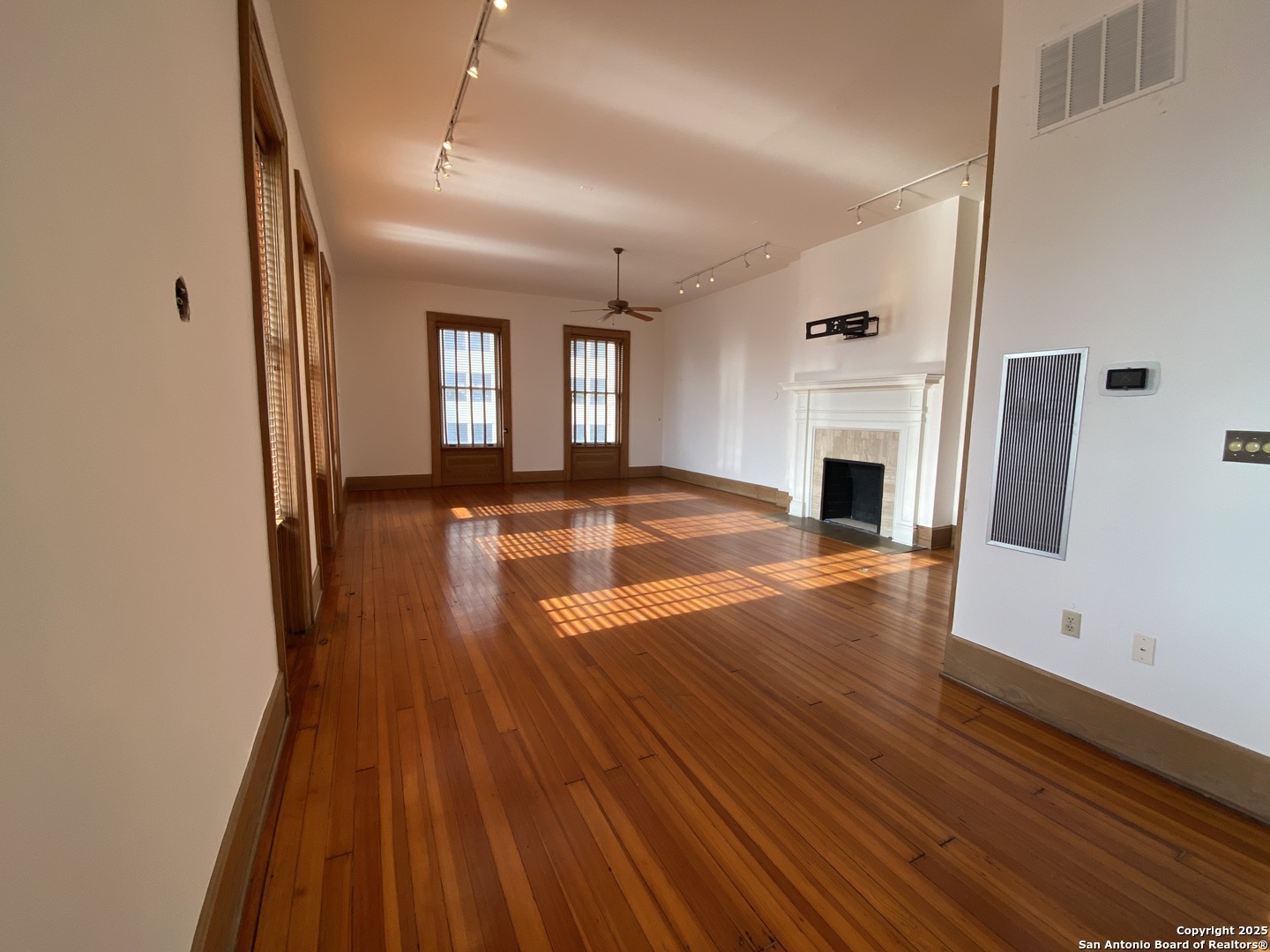 235 E Commerce San Antonio TX 78205