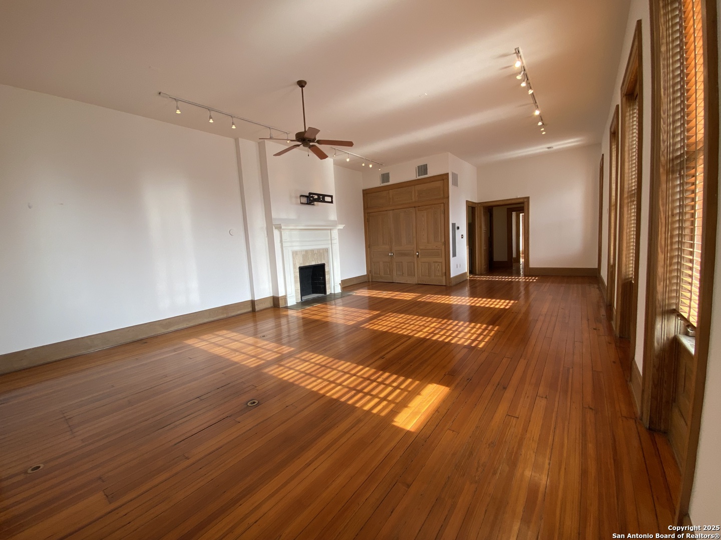 235 E Commerce San Antonio TX 78205