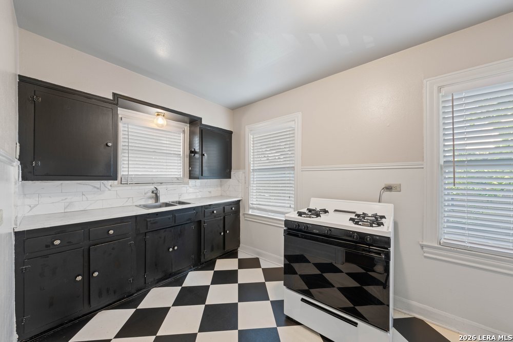 109 W Norwood Court San Antonio TX 78212
