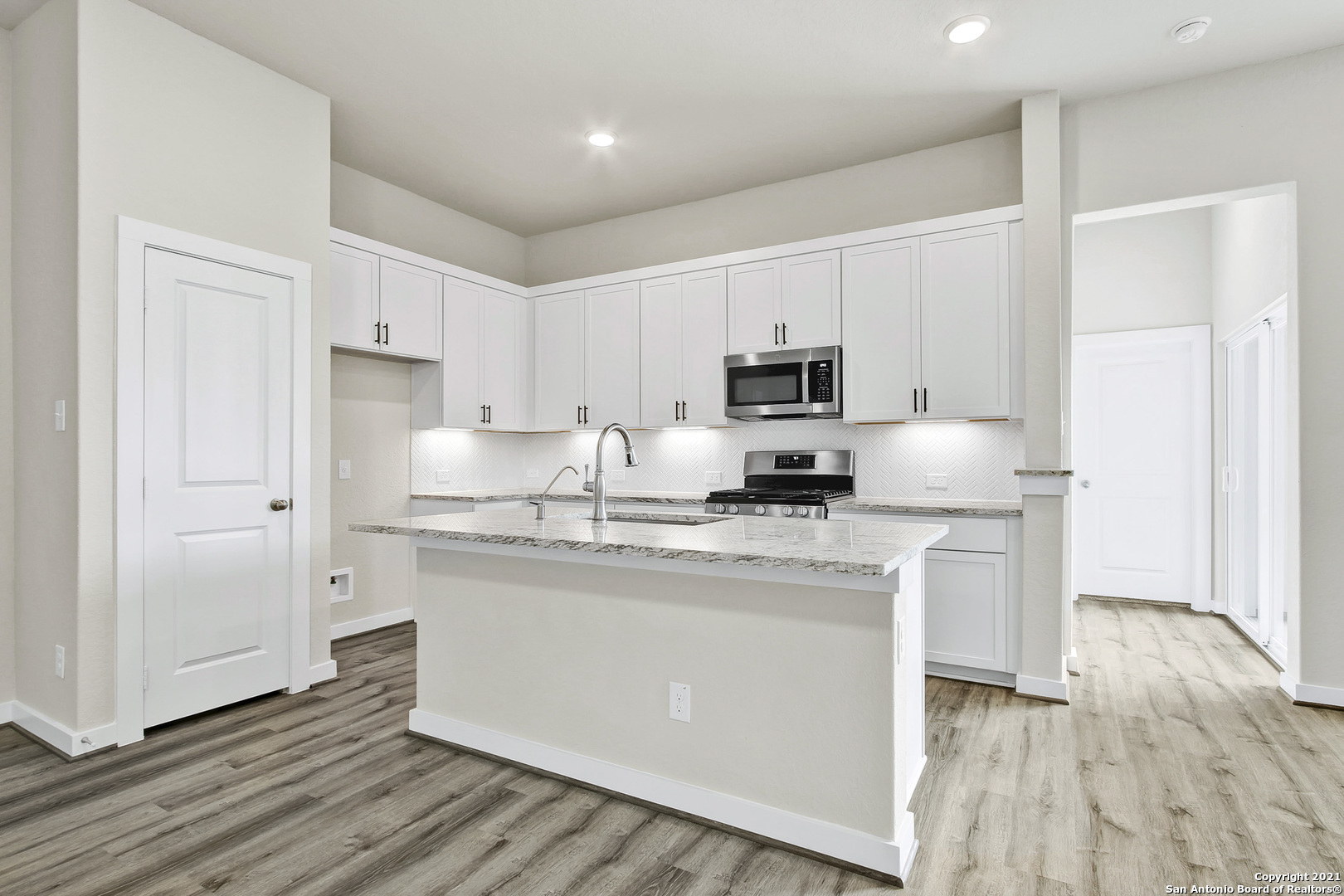 7911 Needle Creek San Antonio TX 78249