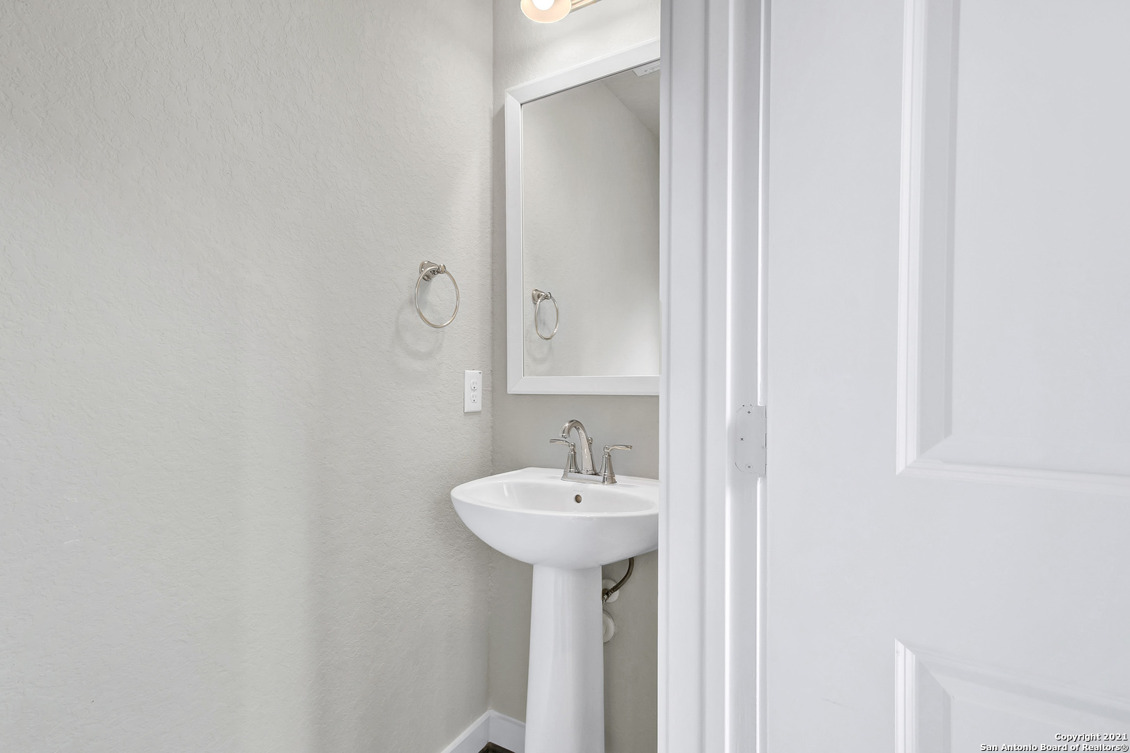 7911 Needle Creek San Antonio TX 78249