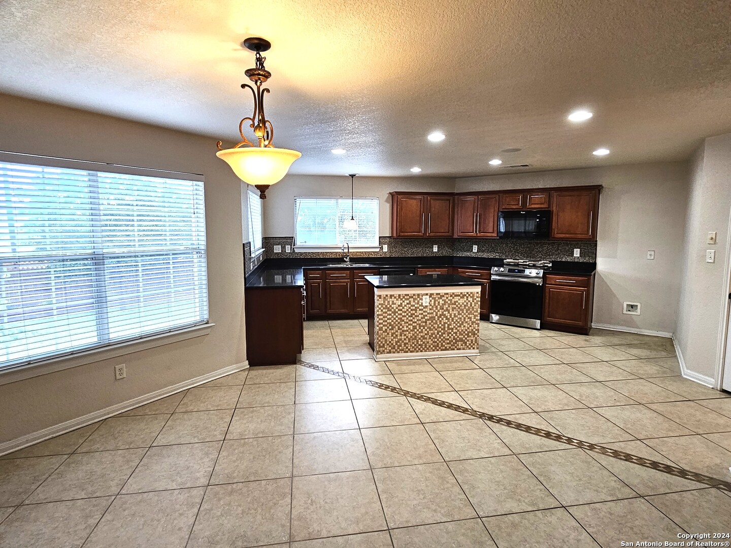 208 Springtree Cove Cibolo TX 78108