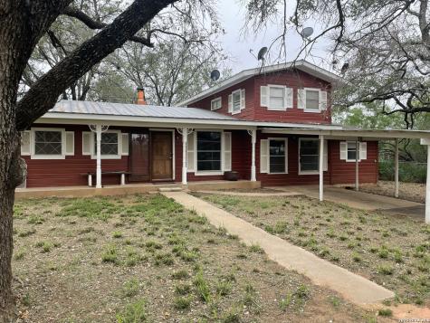 2279 N Highway 16 Jourdanton TX 78026