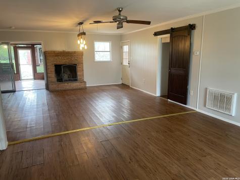 2279 N Highway 16 Jourdanton TX 78026