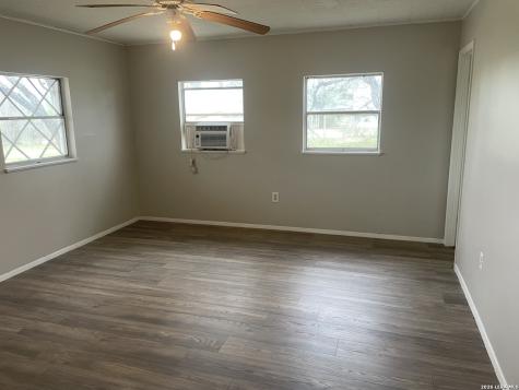2279 N Highway 16 Jourdanton TX 78026