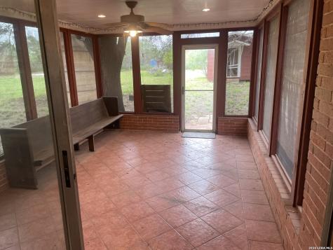 2279 N Highway 16 Jourdanton TX 78026