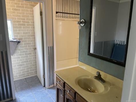 2279 N Highway 16 Jourdanton TX 78026