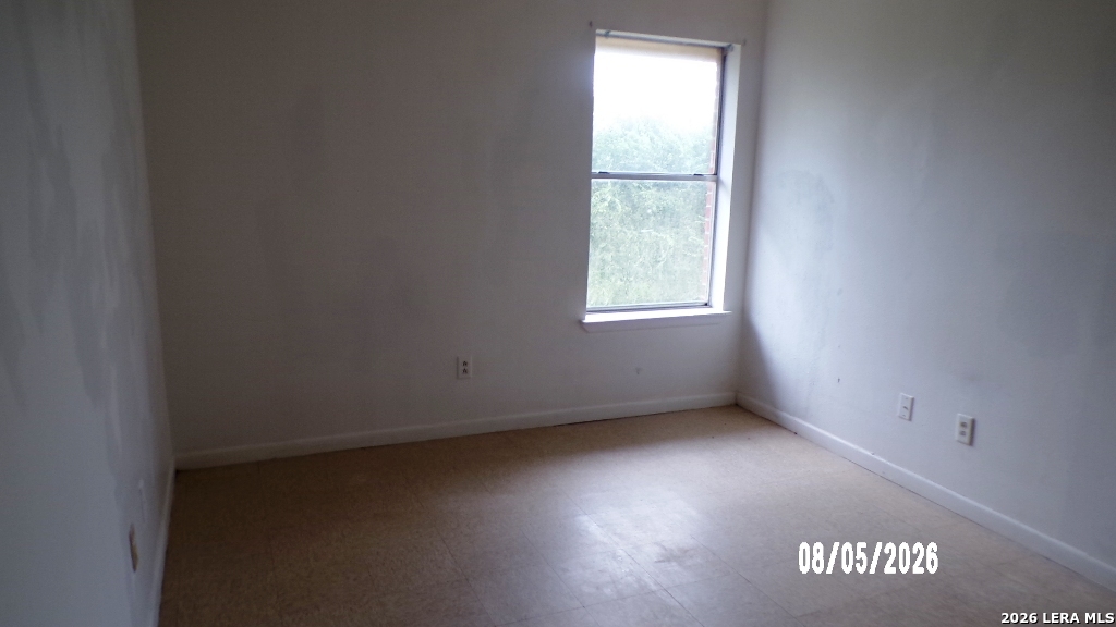 1703 S Washington Beeville TX 78102