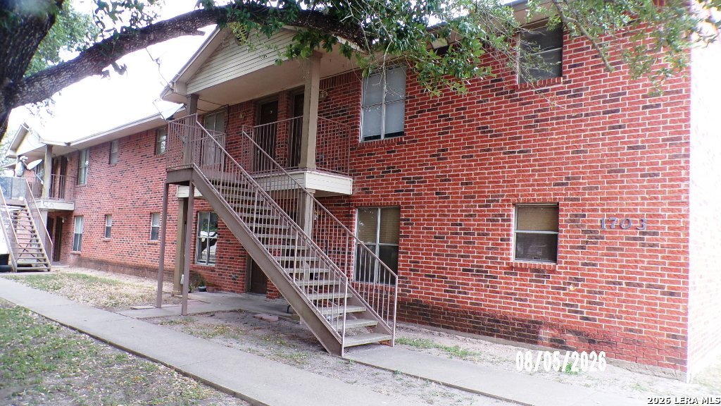 1703 S Washington Beeville TX 78102