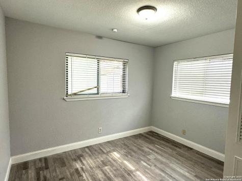 3606 Versailles San Antonio TX 78219