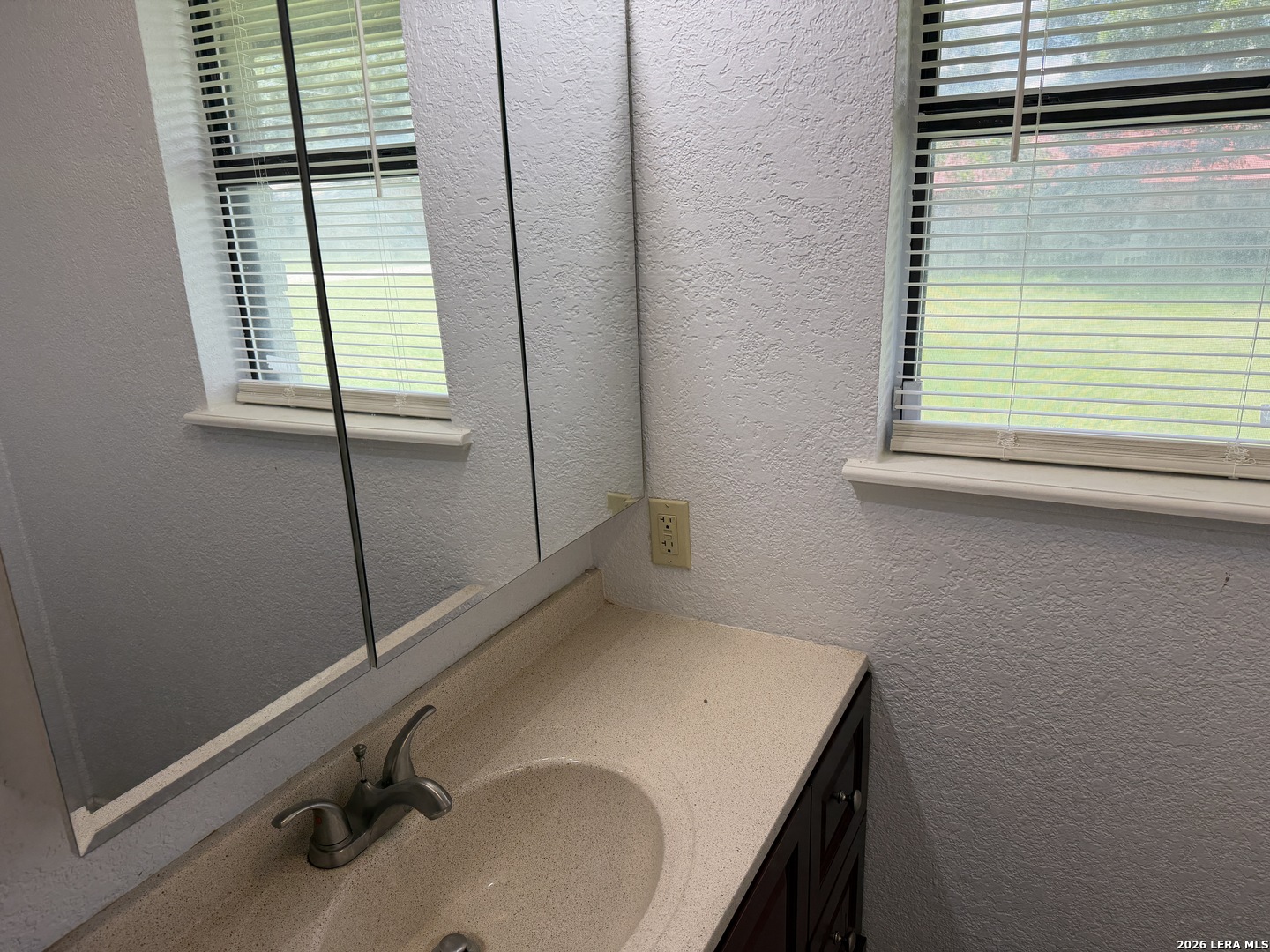 1500 Longhorn Floresville TX 78114