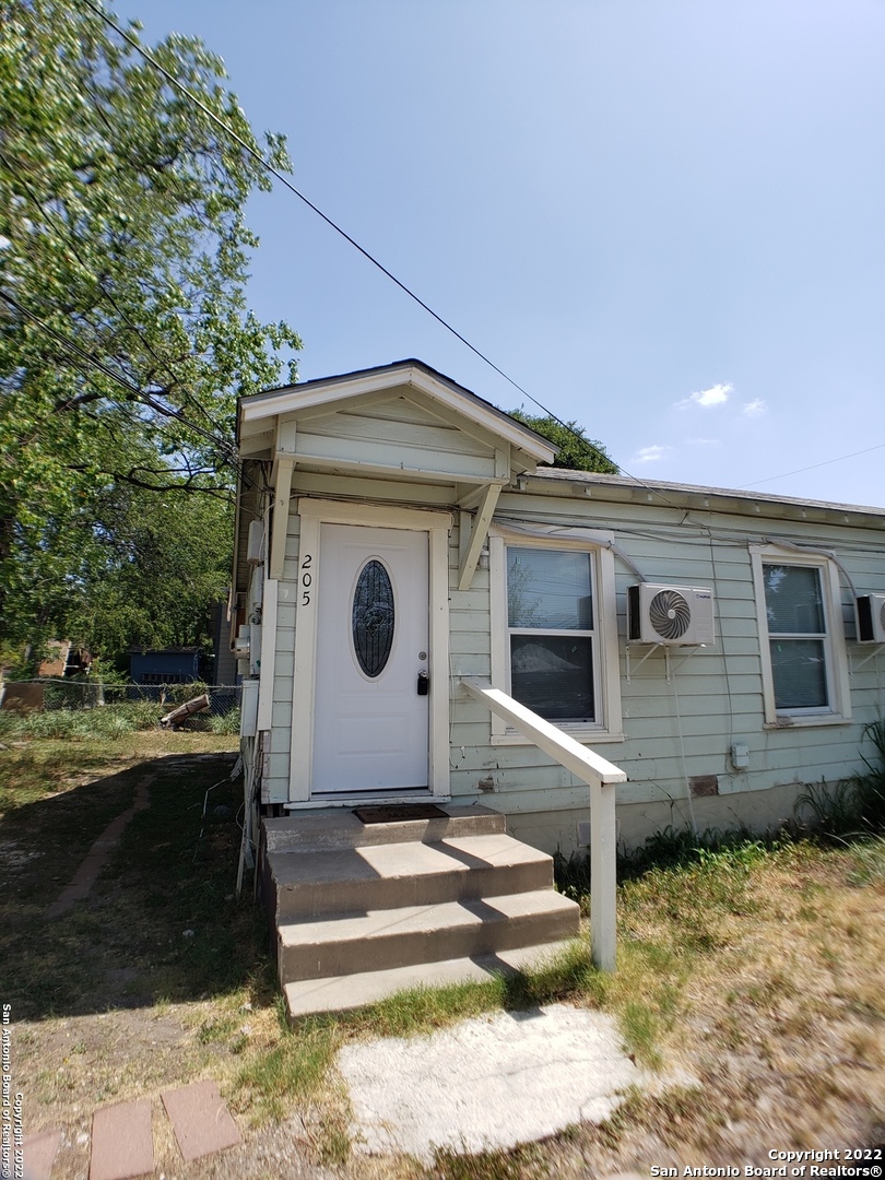 205 W Lambert Street San Antonio TX 78204