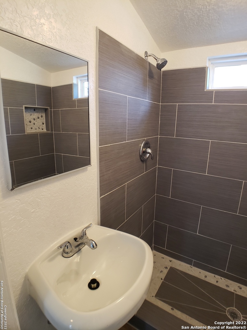 205 W Lambert Street San Antonio TX 78204