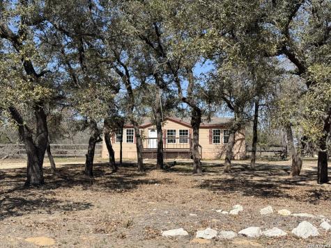 195 Ashford Poteet TX 78065