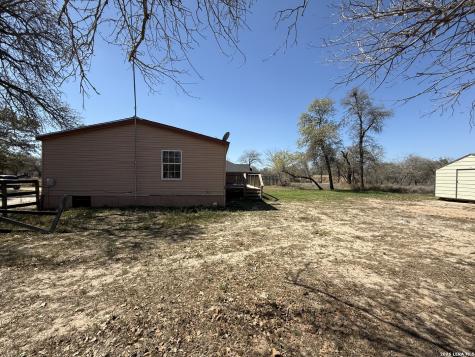 195 Ashford Poteet TX 78065