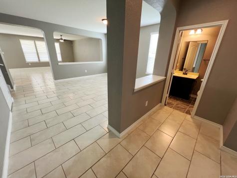7915 Stalemate Cove San Antonio TX 78254