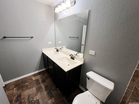 7915 Stalemate Cove San Antonio TX 78254