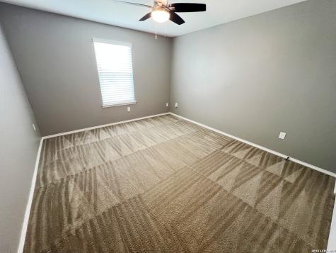 7915 Stalemate Cove San Antonio TX 78254
