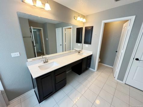 7915 Stalemate Cove San Antonio TX 78254