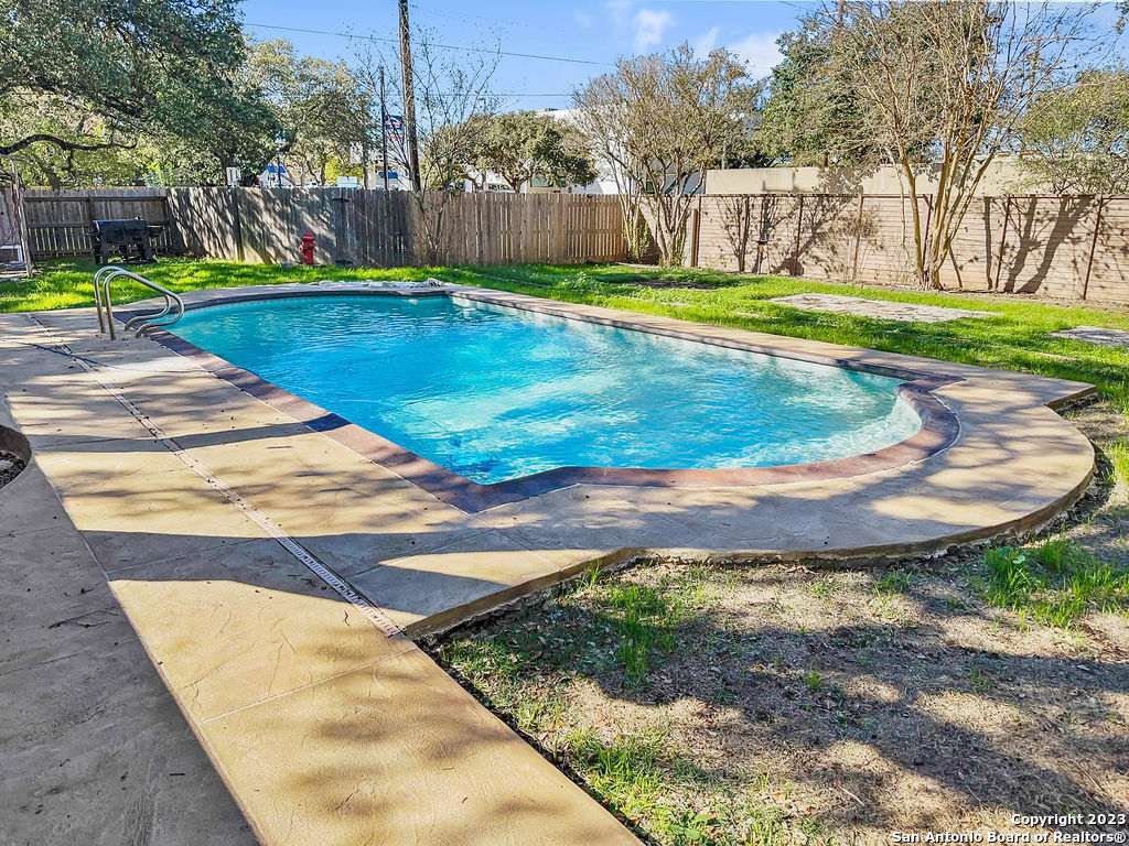 521 Paseo Canada Street Hollywood Park TX 78232