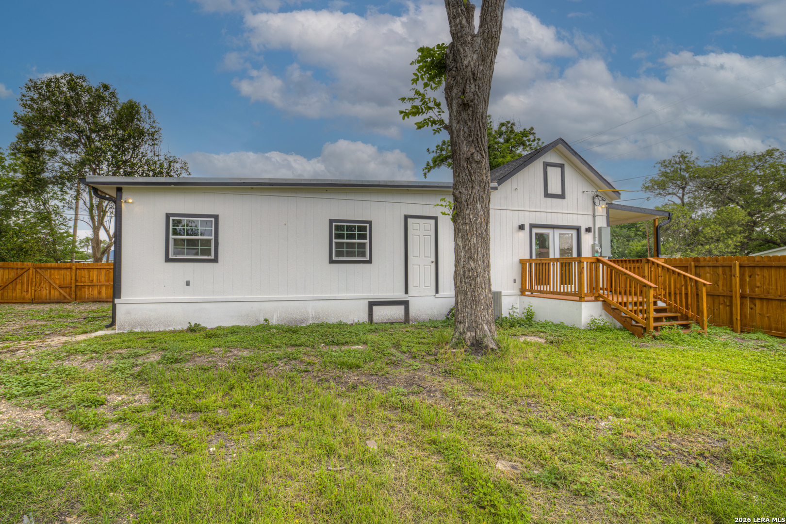 312 N Lavernia Marion TX 78124